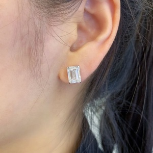 Ruyi 1.5ct mỗi 3ctw phòng thí nghiệm kim cương 18K vàng Stud Bông tai ngọc lục bảo cắt đơn giản <span class=keywords><strong>prong</strong></span> thiết lập nóng bán hàng ngày mặc đồ trang sức - Product Image 6