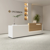 Bureau de réception laqué moderne et minimaliste personnalisé pour hall d'hôtel et usage professionnel