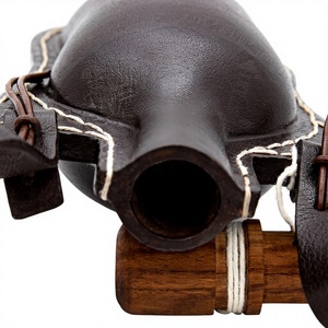 Botella Costrel Pilgrim Hecha a Mano, Botella Medieval Auténtica de Cuero con Revestimiento de Cera de Abeja, Tapón de Madera, Botella Vikinga para Beber - Product Image 3