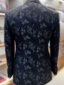 Costume de mariage sur mesure en mélange de laine et soie jacquard, blazer à revers pointus et pantalon, 2 pièces pour homme - Product Image 2