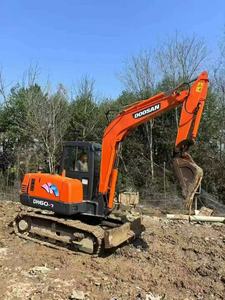 Importer une pelle sur chenilles Doosan DH60-7 d'occasion de 6 tonnes, excavatrice d'occasion, heures basses, bien entretenue avec certification CE EPA - Product Image 2