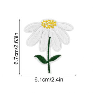 แผ่นปักลายดอกเดซี่สีขาวสดใสแบบรีดติดเสื้อผ้า กระเป๋าเป้สะพายหลัง สำหรับตกแต่ง - Product Image 3