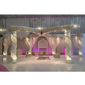 Mandap de mariage en cristal en spirale exquis, papillon blanc, mandap de mariage en cristal blanc exclusif en fibre de cristal, Géorgie, Royaume-Uni - Product Image 1