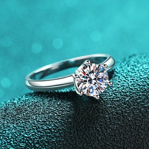Prezzo di fabbrica classico alta gioielleria VVs1 Moissanite 1Ct <span class=keywords><strong>solitario</strong></span> diamante rotondo CZ zircone S925 anelli in <span class=keywords><strong>argento</strong></span> Sterling donna - Product Image 3