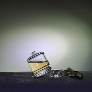 Bouteille de <span class=keywords><strong>parfum</strong></span> personnalisée de luxe joli verre cylindrique avec emballage de boîte de soins de la peau cosmétique de logo personnalisé - Product Image 2