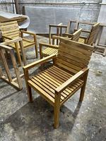 Ensemble de salle à manger en teck de jardin de cour extérieure nordique Table et chaises en bois imperméables de patio personnalisées