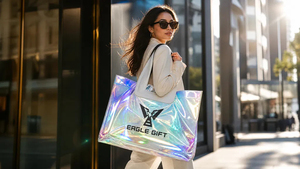 Bolsa de Mano de PVC Holográfica Eagle Gift con Logotipo, Uso Diario Informal, Unisex, Impermeable, Diseño Moderno, Dos Asas - Product Image 5