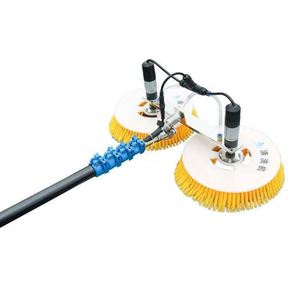 Machine de nettoyage de panneaux photovoltaïques multifonctionnelle à double tête haute efficacité 2026 avec brosse en microfibre - Product Image 1