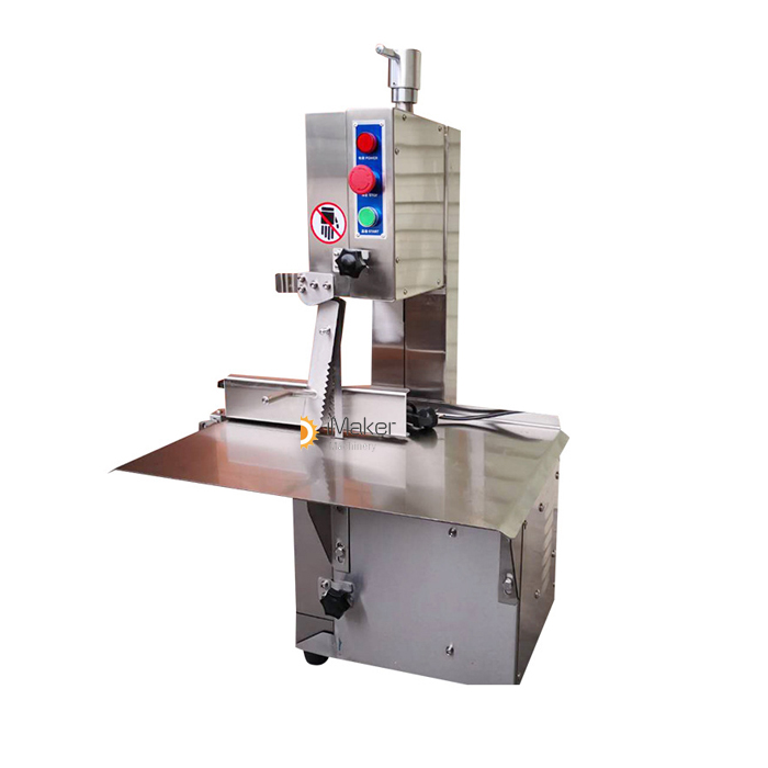 Машина для резки ребер из замороженной рыбы в ресторане