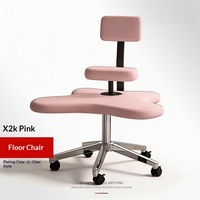 Chaise de sol robuste au design moderne et minimaliste, avec assise rembourrée et roulettes, idéale pour poser les jambes