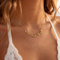 Collier de luxe Novirassine avec pendentif petite fleur en acier inoxydable plaqué or 18 carats pour femme, bijou tendance avec perles et médaillon