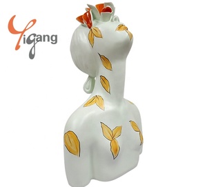 Escultura de Fibra de Vidrio de Mujer Semi-Desnuda, Diseño Personalizado en Resina, para Exhibición Artística - Product Image 4