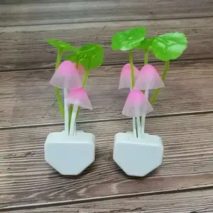 Veilleuse champignon créative à LED Lampe murale à capteur de LED colorée EU & US Plug Lampe décorative pour chambre à coucher Veilleuses pour enfants