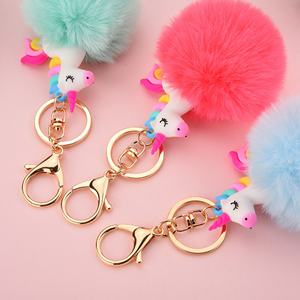 Llavero de PVC suave 3D con diseño de unicornio y pompón, colorido, para bolso, venta al por mayor - Product Image 3