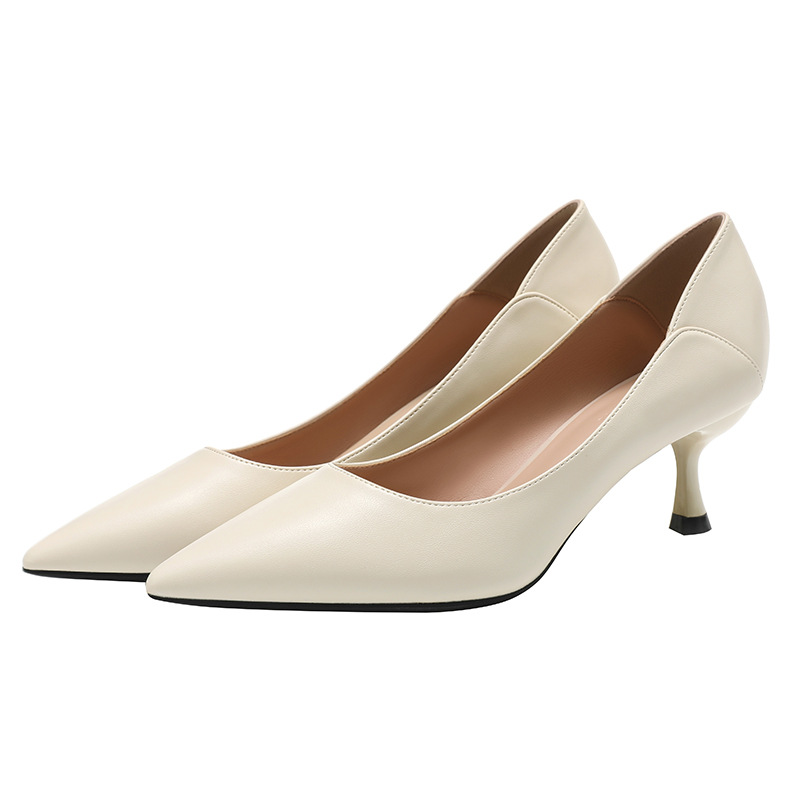 Zapatos destalonados camel con tacón stiletto y punta fina . PURA LOPEZ