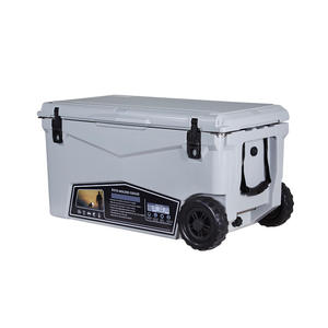 Glacière isotherme KUER-C 70Qt grise rotomoulée avec roues pour usage extérieur - Product Image 3