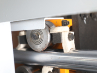 Sierra Recíproca CNC de Alta Eficiencia Mingan NP330 de 100 mm para Paneles de Madera con Cilindro de Alimentación de Precisión