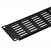Panneau de gestion des câbles ventilé 2U 19 pouces démontable pour montage en rack avec trou de dissipation thermique pour une entrée facile des câbles dans les armoires
