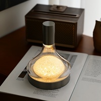 Lampe de table créative en métal en forme de bouteille de vin, avec contrôle tactile, logo personnalisable, pour la décoration de table de restaurant, bar ou chambre.