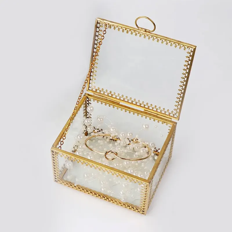 صندوق هدايا صغير فاخر مخصص من الاكريليك الشفاف مربع الشكل مزود بغطاء صندوق هدايا التخزين والمجوهرات ومستحضرات التجميل مصنوع من الاكريليك بإطار معدني