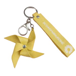 Porte-clés Petit Moulin à Vent en PU, Pendentif de Sac en Cuir Dessin Animé, Cadeau pour l'Année du Cheval, Vente en Gros Disponible - Product Image 6