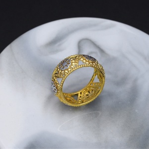 Anillo de Latón Chapado en Oro de 24K de Jxx Fashion, Anillo Compacto para Mujer con Diseño Moderno y Elegante para Compromiso o Boda - Product Image 3