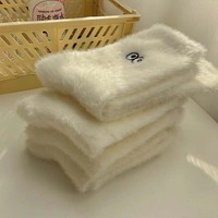 Chaussettes d'hiver pour femmes, design mignon, confortables, épaisses, brodées, moelleuses, logo personnalisé, chaudes, pour filles