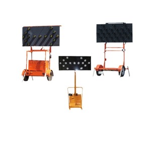Panneau de signalisation routière mobile à énergie solaire, écran LED, montage au sol, cadre en acier IP65, non réfléchissant, lumière clignotante constante - Product Image 5