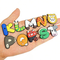 Breloques en caoutchouc PVC personnalisées avec logo, petites quantités minimales de commande, lettres Kawaii, fleurs, décorations pour sacs fourre-tout, sacs de plage et sabots