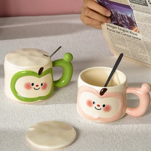 Lelyi Vendas Diretas <span class=keywords><strong>Cute</strong></span> Apple Shaped Ceramic Cup com Tampa e Colher Ins Niche Design Produto de Qualidade do Fabricante - Product Image 5