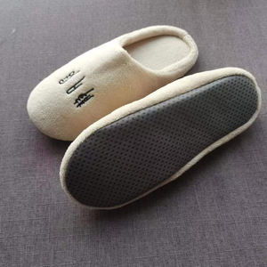 รองเท้าแตะโรงแรมปักลายสุดหรูพร้อมกระเป๋าใส่ในร่มสำหรับใส่ในสปา - Product Image 5