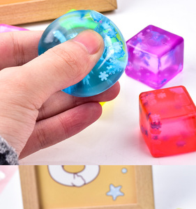 Balle anti-stress cube de glace colorée, cube sensoriel, jouets moelleux, flocons de neige, balle à presser en maltose pour garçons et filles - Product Image 2
