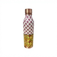 Bouteille d'eau en cuivre à usage traditionnel avec motif floral, portable pour les voyages