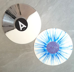 Pressage de disques vinyles offset imprimés de 140 g, 7 pouces, 12 pouces, blanc opaque, avec des couleurs bleues ajoutées, effet éclaboussures - Product Image 5