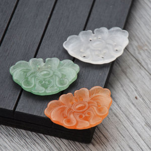 Pendentif fleur de lotus sculpté à la main en pierre naturelle, ajouré, pour la fabrication de colliers, origine Jinhua, printemps 2024 - Product Image 3