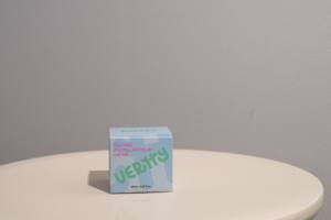 Crème hydratante apaisante et régulatrice de sébum à l'eau de théier infusée au xylitol pour les peaux sensibles et irritées - Product Image 6