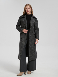 Nouvelle collection Automne-Hiver 2025 : <span class=keywords><strong>Poncho</strong></span> long gris pour <span class=keywords><strong>femme</strong></span> en laine mérinos style vintage 'Old Money' avec col en cuir et empiècements en laine/viscose - Product Image 4