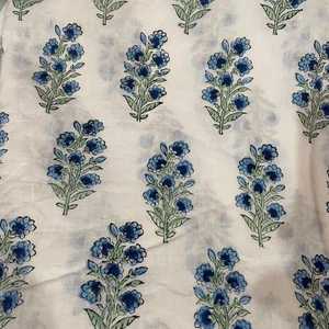 กระเป๋าผ้าฝ้ายลายควิลท์ที่ใช้งานได้จริง ออกแบบด้วยลายพิมพ์บล็อกมือลายดอกไม้ ให้ความทนทาน สะดวกสบาย และใช้งานได้ทุกวัน - Product Image 5