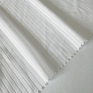 Tela de <span class=keywords><strong>punto</strong></span> de trama de malla de ajuste seco que absorbe la humedad teñida lisa de poliéster 100% ligera al por mayor de China para <span class=keywords><strong>Jersey</strong></span> de ciclismo - Product Image 6