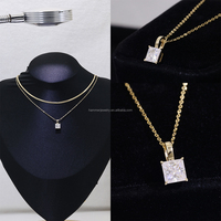 Collier pendentif haut de gamme tendance en or massif 14 carats avec moissanite taille princesse géométrique / diamant de laboratoire pour femme, personnalisation possible
