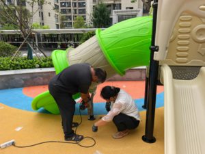 Structure de jeu extérieure durable sur le thème de l'aviation spatiale, avec structure en acier, toboggans en tubes PVC et maisonnette, pour écoles et parcs d'attractions - Product Image 5