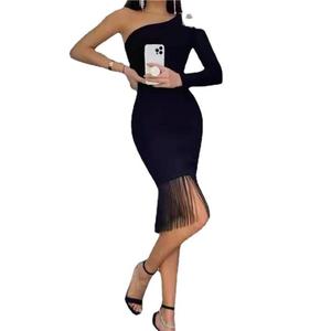 Robe de soirée de luxe sexy, couleur unie, à sequins, longueur genou, taille naturelle, manches longues, asymétrique à une épaule, avec franges, antistatique - Product Image 1