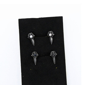 yunnique Flower <b>Stud</b> <b>Earrings</b> <b>Black</b> And White Claw Setting Diamond Inlay Gift Jewelry Geometric Design GZYE-0569 - Product Image 3