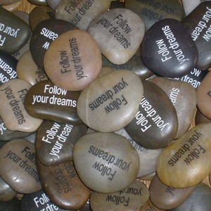 Pietra di <span class=keywords><strong>fiume</strong></span> personalizzata multicolore lucidata a specchio con incisione su misura per ornamento da giardino - Product Image 6