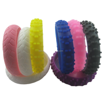 Bracelet en silicone personnalisé avec motif de pneu de moto, bracelet en caoutchouc avec logo d'équipe de course pour cadeaux promotionnels de club