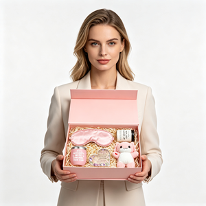 Coffret cadeau rose 5 en 1 avec logo personnalisé, masque pour les yeux, peluche, bougie et tasse pour petite amie, Saint-Valentin - Product Image 2