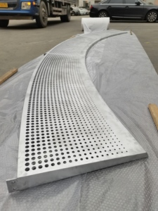 Paneles de Muro Cortina de Vidrio Curvo Contemporáneo con Superficie de Espejo para Aplicaciones Exteriores en Edificios - Product Image 2