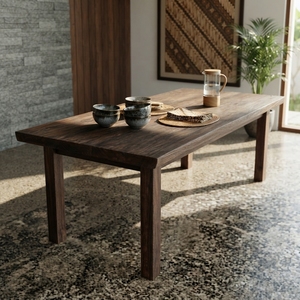 Una mesa de comedor de madera maciza de estilo rústico con borde natural y patas rectas y robustas, la elección perfecta para cualquier comedor. - Product Image 5