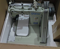 Máquina de coser de doble aguja de puntada de cadena con accionamiento directo y alimentación por ordenador QS-927D-TP con dispositivo de corte automático de cinta