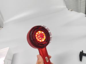 Cepillo masajeador inalámbrico de viaje, masajeador de cabello, peine para el cuero cabelludo, masajeador eléctrico de mano para el cuero cabelludo con dispensador de aceite para el cabello - Product Image 5